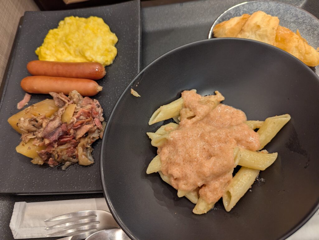 スワンナプーム空港JALサクララウンジで注文した食事