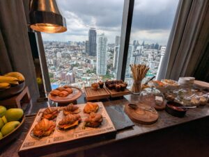 バンコク・マリオット・ホテル・ザ・スリウォンのラウンジで日中に提供される軽食