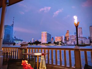ペニンシュラ・バンコクのThe River Cafe & Terraceでのディナービュッフェ