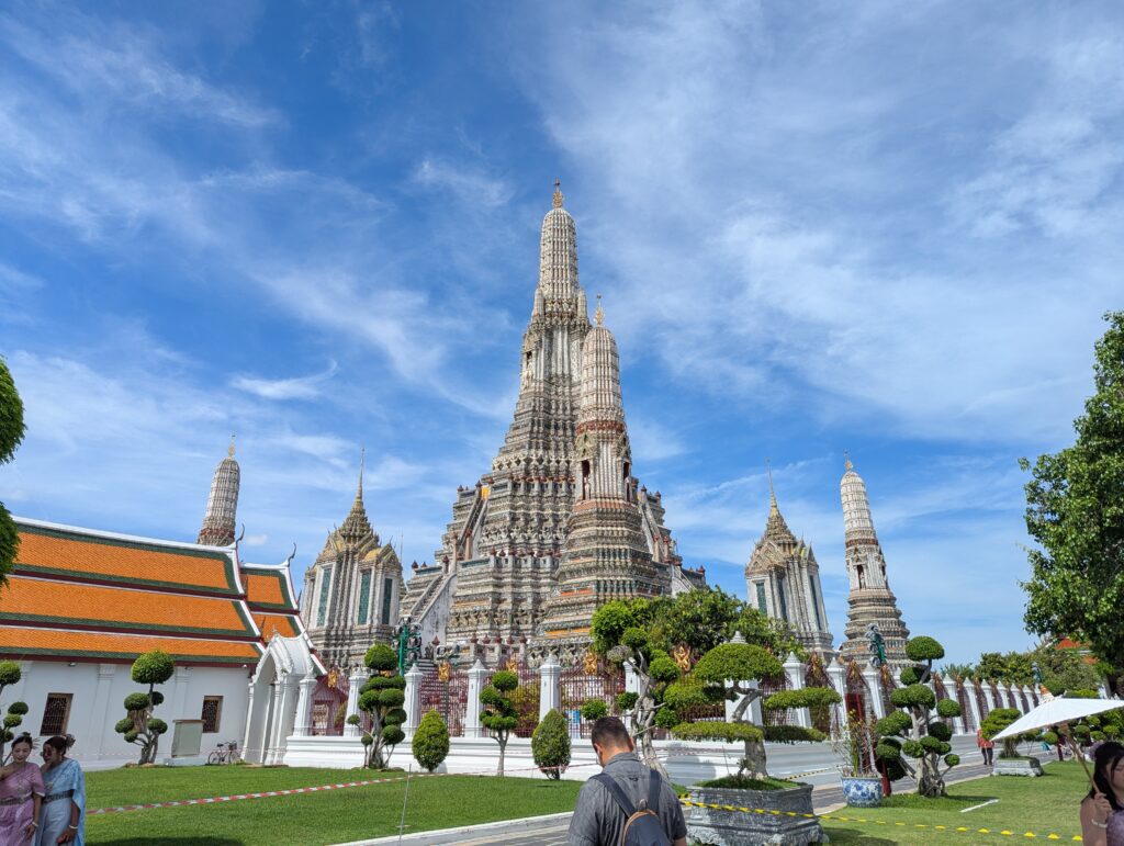 Wat Arun standing under the blue sky