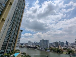 アイコンサイアムのテラスから見たチャオプラヤー川沿いの景色